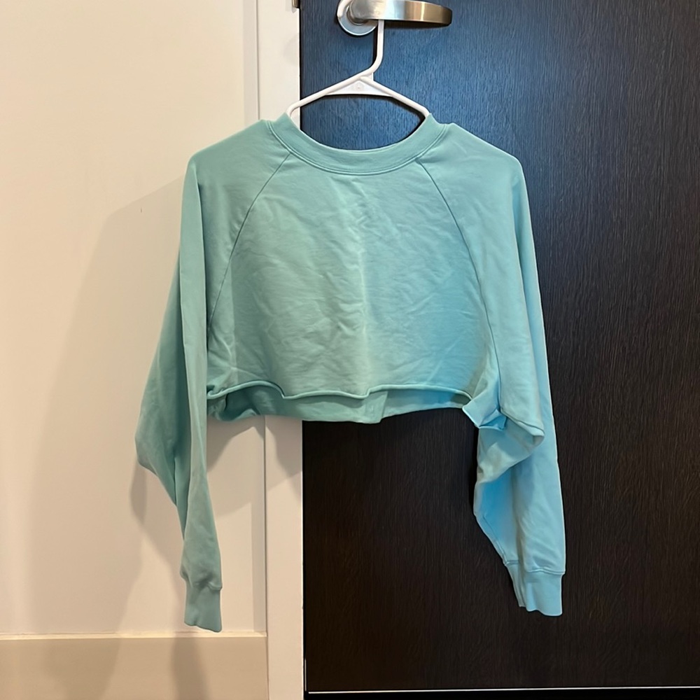 ALO Yoga Mint Green Cropped Long Sleeve Sweatshirt
